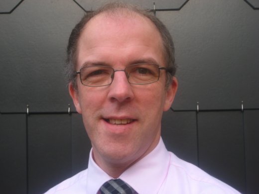 30 secondes pour découvrir Robert Wathelet, notre premier suppléant. Originaire de Wanfercée-Baulet, responsable du service social de Courcelles, et Conseiller communal dans sa commune actuelle, Chapelle : bref, Robert est actif et à l’écoute sur tous les fronts !